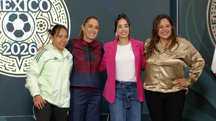 Charlyn Corral, Claudia Sheinbaum, Katia Itzel García y Gaby Fernández de Lara en la conferencia mañanera en Palacio Nacional | CAPTURA X: @Claudiashein
