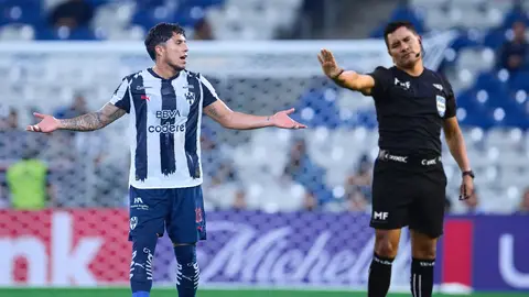 Carlos Salcedo y Fernando Guerrero protagonizan pelea en redes por 'polémica' arbitral