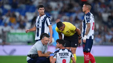 Oliver Torres sale lesionado en el Rayados vs Querétaro |MEXSPORT