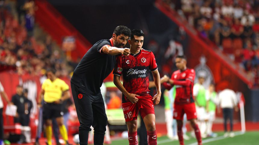 Sebastián Abreu no quiere forzar el regreso de Gilberto Mora | IMAGO7