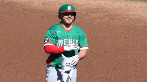 Alejandro Kirk con la novena de México I X:@MLB_Mexico