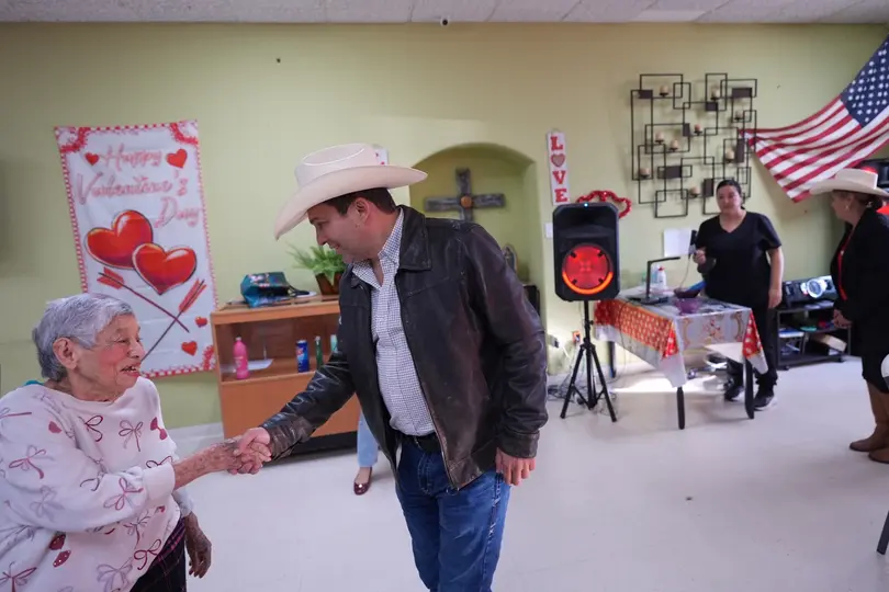 El artista nació en Edinburg, Texas, y es hijo del legendario músico tejano Roberto Pulido, quien influyó en su formación artística./ AP