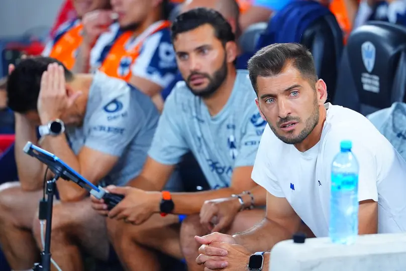 Nicolás Sánchez en su primer juego como DT de Rayados | MEXSPORT