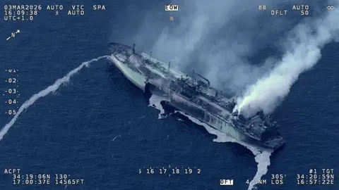 En redes circula imágenes de cómo quedó destruido el buque iraní / Especial