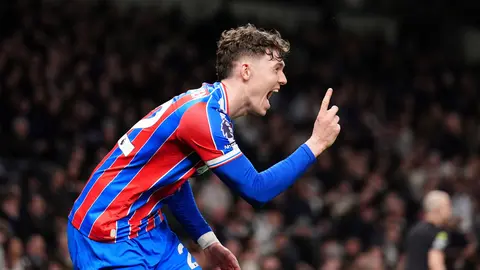 Jørgen Strand marcando el 2 a 0 ante los Spurs l AP