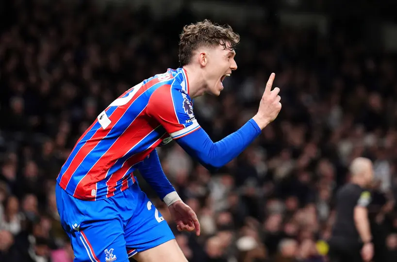 Jørgen Strand marcando el 2 a 0 ante los Spurs l AP