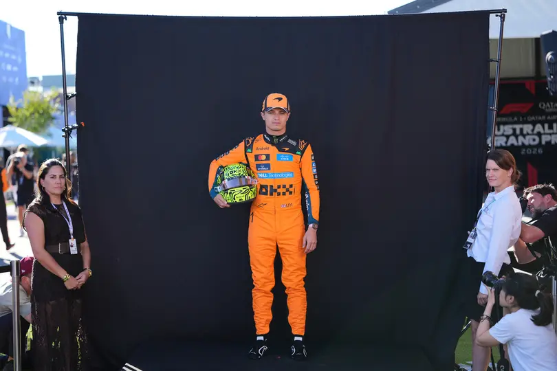 Lando Norris posa para una sesión fotográfica en el Gran Premio de Australia | AP
