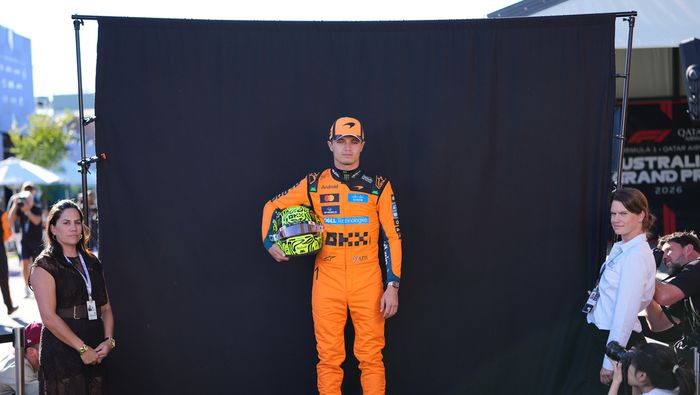 Lando Norris posa para una sesión fotográfica en el Gran Premio de Australia | AP