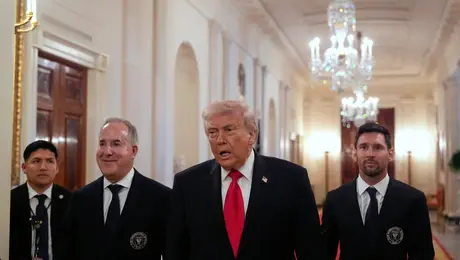 "Mi hijo es muy fan tuyo y de Ronaldo", Trump al recibir a Lionel Messi e Inter Miami en la Casa Blanca