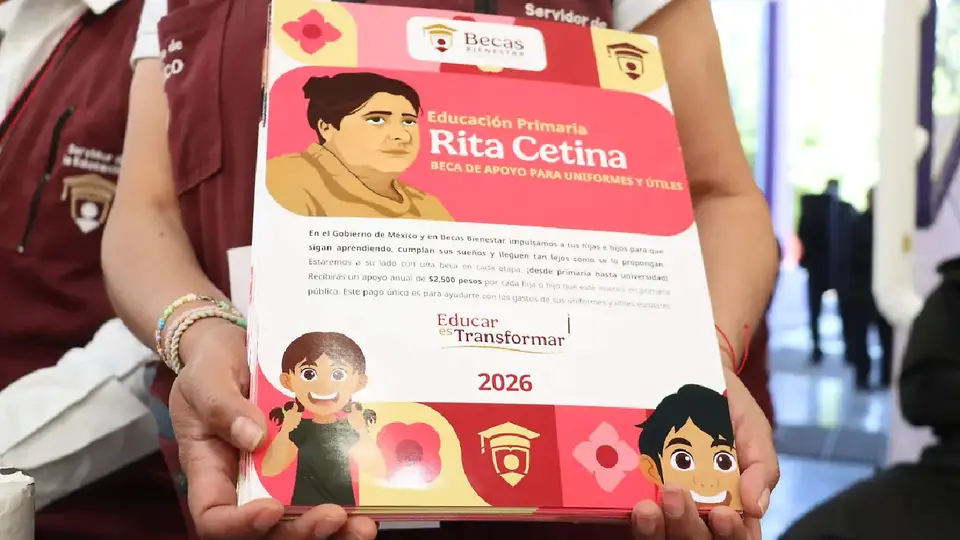 El programa contempla un pago anual de 2,500 pesos por estudiante para uniformes y útiles escolares / Redes Sociales