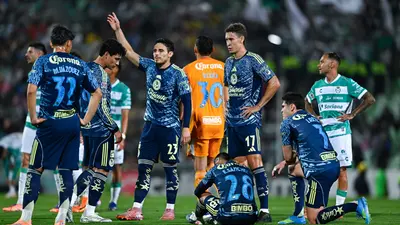 ¡Fuera de peligro! Chiquito Sánchez no presentó una grave lesión tras su dolencia ante Santos