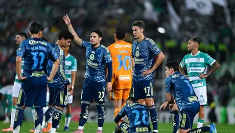 ¡Fuera de peligro! Chiquito Sánchez no presentó una grave lesión tras su dolencia ante Santos