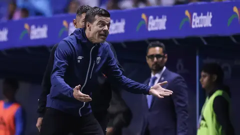 Esteban Solari, entrenador de Pachuca, durante el duelo ante Cruz Azul en el Clausura 2026 | IMAGO7