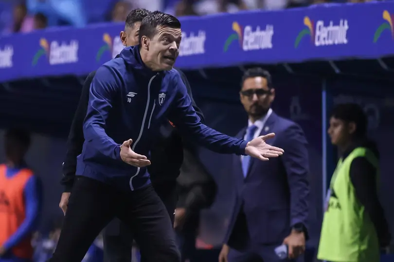Esteban Solari, entrenador de Pachuca, durante el duelo ante Cruz Azul en el Clausura 2026 | IMAGO7