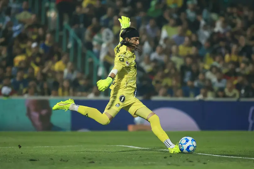 Carlos Acevedo, portero de Santos, en el empate ante América en el Clausura 2026 | IMAGO7