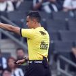 Visita inesperada: Árbitro del Monterrey vs San Luis estuvo con una mariposa gran parte del primer tiempo