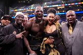 Deontay Wilder retira a Dereck Chisora en una batalla memorable