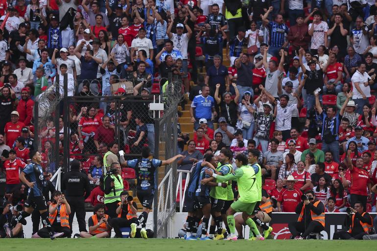 Querétaro celebra el gol de la victoria ante Toluca I IMAGO7