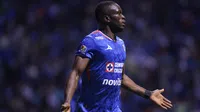 ¡Qué cumpleaños! Christian Ebere anota con Cruz Azul ante Pachuca, pero con polémica arbitral