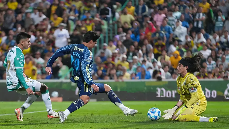 Carlos Acevedo, portero de Santos, en el empate ante América en el Clausura 2026 | IMAGO7