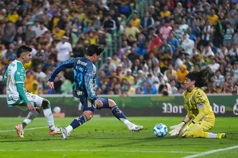 Carlos Acevedo, portero de Santos, en el empate ante América en el Clausura 2026 | IMAGO7