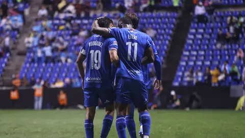 Christian Ebere y Charly Rodríguez, jugadores del Cruz Azul, en festejo de gol ante Pachuca | IMAGO7