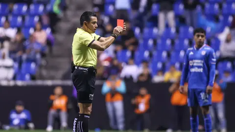 Víctor Alfonso Cáceres Hernández, árbitro central del Cruz Azul vs Pachuca del Clausura 2026 | IMAGO7