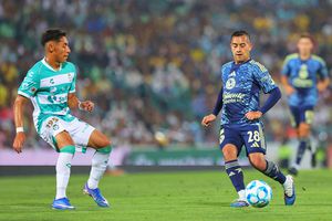 ¡Uno más! Erick 'Chiquito' Sánchez sale lesionado en el juego de América contra Santos