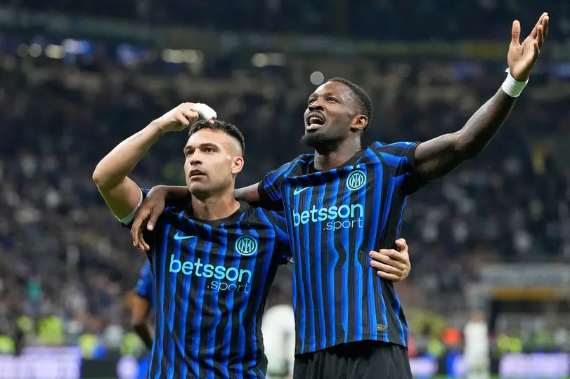 Marcus Thuram y Lautaro Martínez del Inter de Milan tras anotar en la Serie A | AP