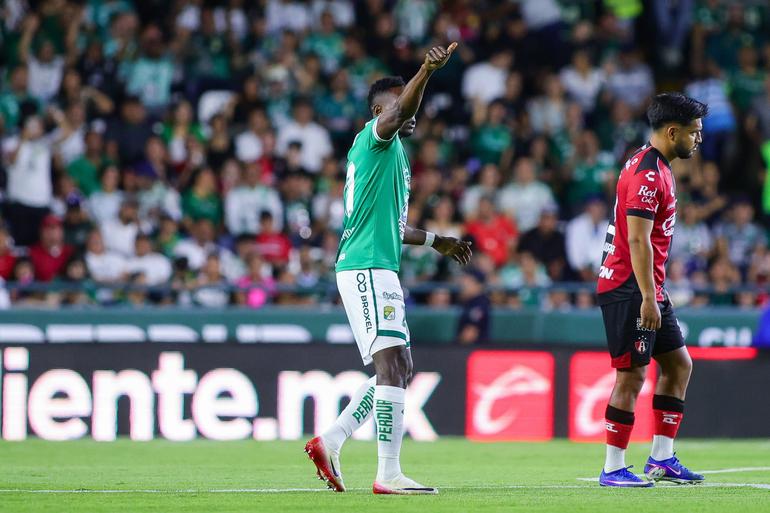 Diber Cambindo celebrando su gol ante Atlas | MEXSPORT