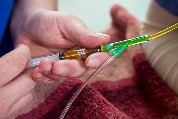 El caso del llamado “suero vitaminado” en Sonora ha generado indignación nacional. / iStock