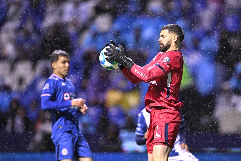 Andrés Gudiño, portero de Cruz Azul, ante Pachuca | MEXSPORT