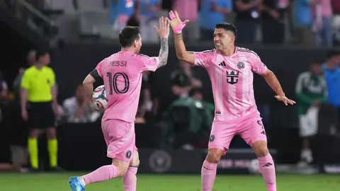 Lionel Messi y Luis Suárez en la inauguración del NU Stadium | AP