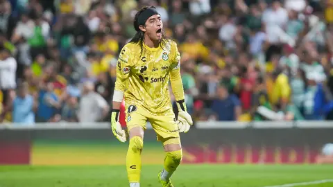 Carlos Acevedo, portero de Santos, en el empate ante América en el Clausura 2026 | IMAGO7