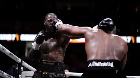Deontay Wilder y Dereck Chisora | AP