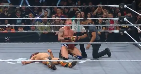 Myles Borne reteniendo su campeonato ante Johnny Gargano | WWE