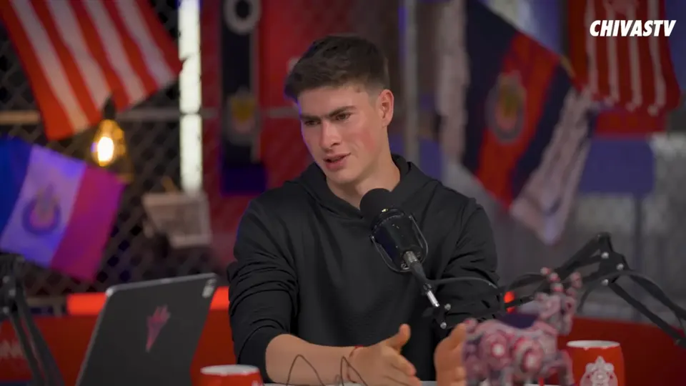Hormiga González como el invitado más reciente del podcast de Chivas | Captura YouTube Chivas