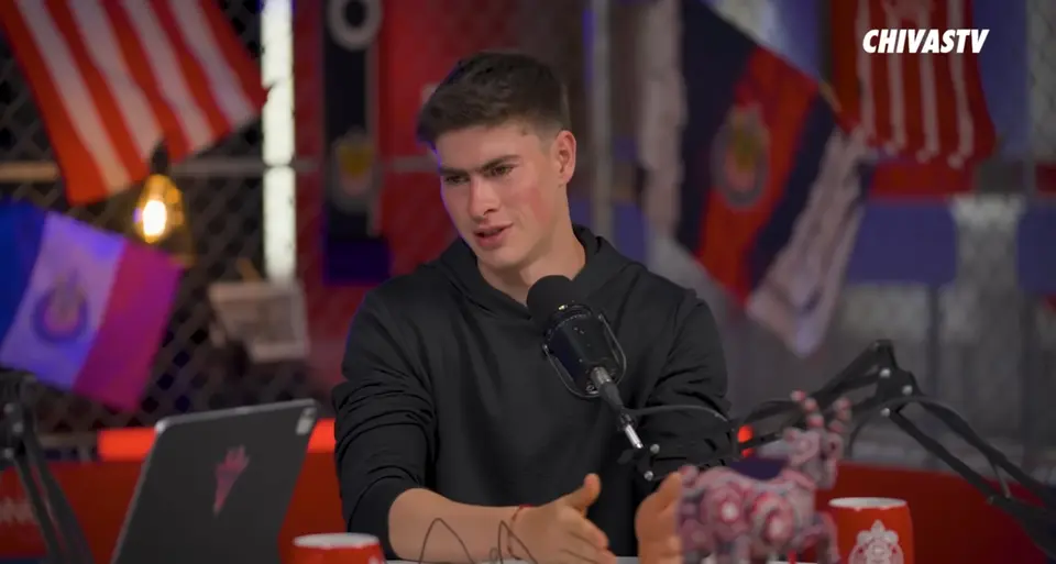 Hormiga González como el invitado más reciente del podcast de Chivas | Captura YouTube Chivas