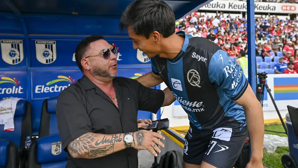 Turco Mohamed saludando a Querétaro previo al duelo de la Jornada 13 del Clausura 2026 de la Liga MX I IMAGO