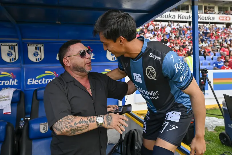 Turco Mohamed saludando a Querétaro previo al duelo de la Jornada 13 del Clausura 2026 de la Liga MX I IMAGO