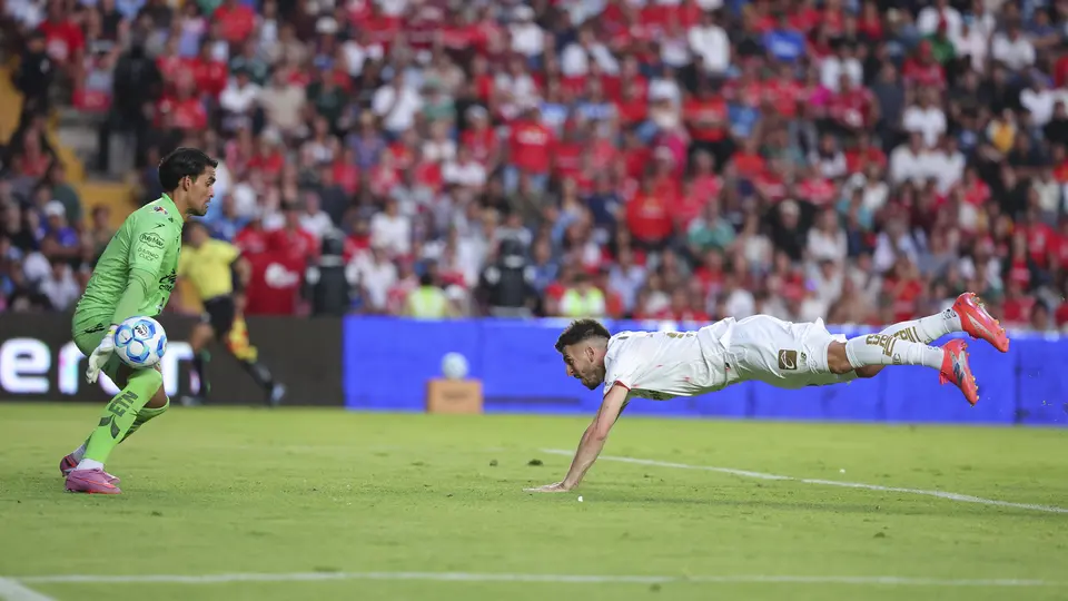 Falla de Paulinho en el duelo contra Querétaro del Clausura 2026 I IMAGO7