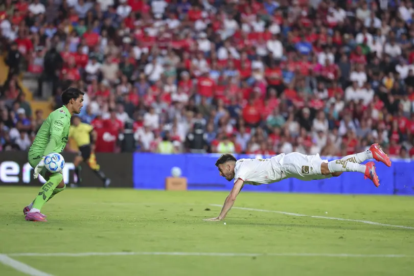 Falla de Paulinho en el duelo contra Querétaro del Clausura 2026 I IMAGO7