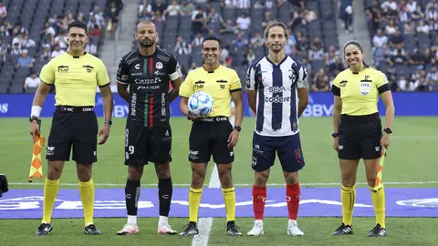 Joaquín Alberto Vizcarra Armenta en la ceremonia del volado previo al duelo entre Monterrey y Atlético de San Luis I IMAGO7