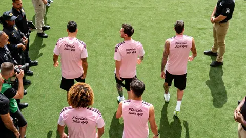 Messi y De Paul los primeros en salir al césped del nuevo Nu Stadium