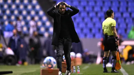 ¡Se acabó el invicto! Cruz Azul cae y Nicolás Larcamón desata pelea por la portería
