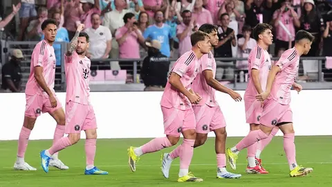 Inter de Miami y Lionel Messi celebrando los primeros goles en su nuevo estadio | AP