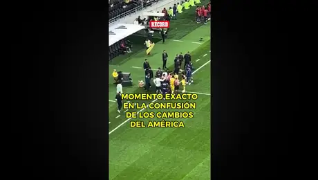 Momento exacto en la confusión de los cambios de América ante Pumas