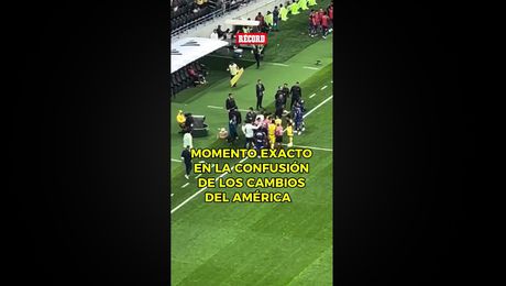 Momento exacto en la confusión de los cambios de América ante Pumas