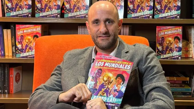 Alberto Lati y su libro 'La apasionante historia de los Mundiales' | x:@albertolati