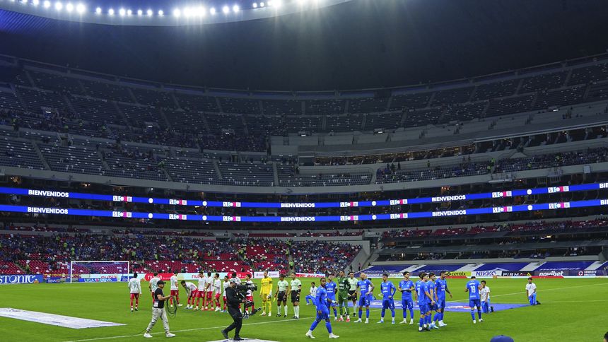 Jugadores de Cruz Azul y Necaxa en el Estadio Banorte en el Clausura 2026 de la Liga MX | IMAGO 7